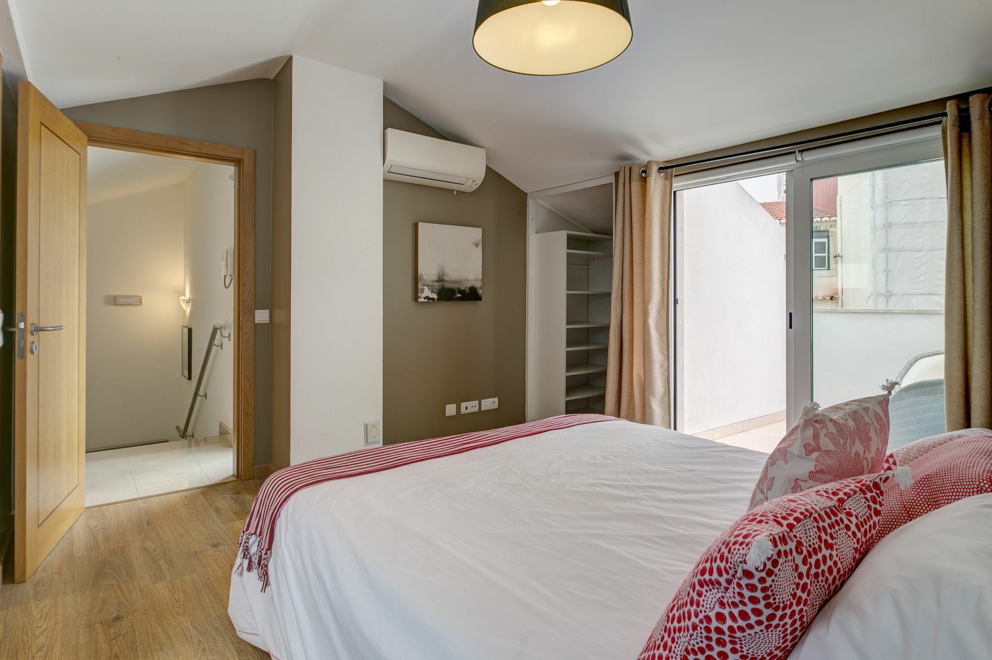 Empire Building By Homing Appartement