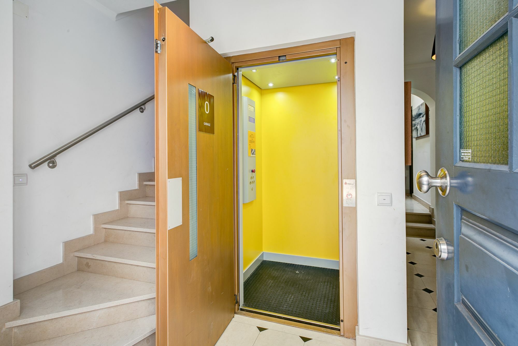 Empire Building By Homing Appartement